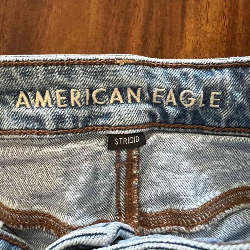 American Eagle Strigid Ripped Cuffed Mom Shorts Light Wash size 2 - Picture 2 of 7
